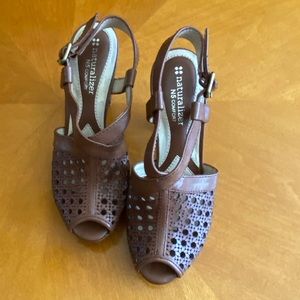 Women’s Naturalizer‘s Brown leather-like shoes.
